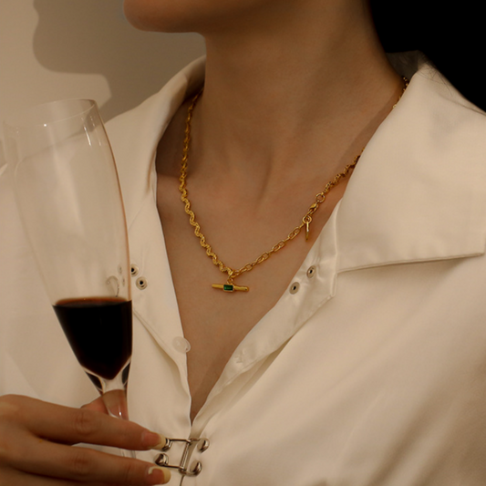 Emerald T-Bar Twist Chain Necklace
