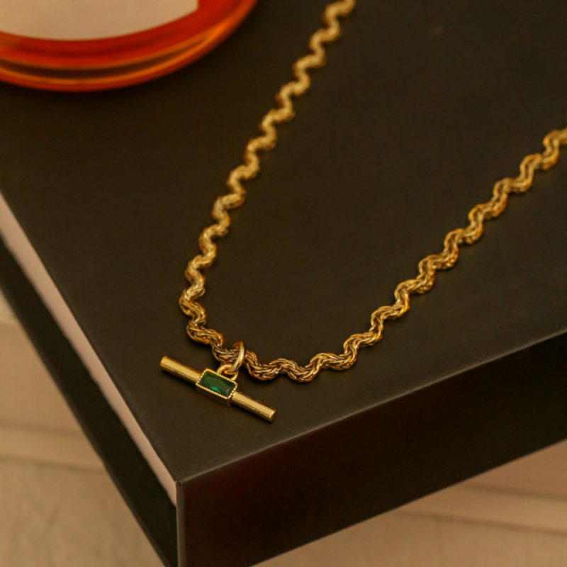 Emerald T-Bar Twist Chain Necklace
