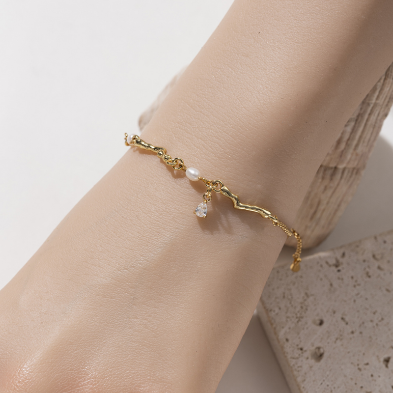 Sleek Link Pearl Bracelet Collection