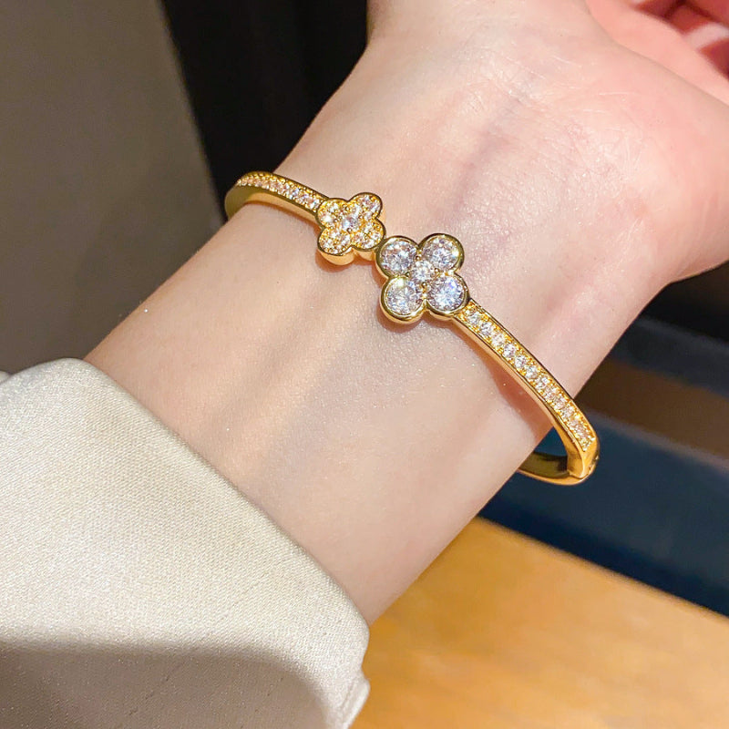 Sparkling Zircon Bangle (Closed-Loop)
