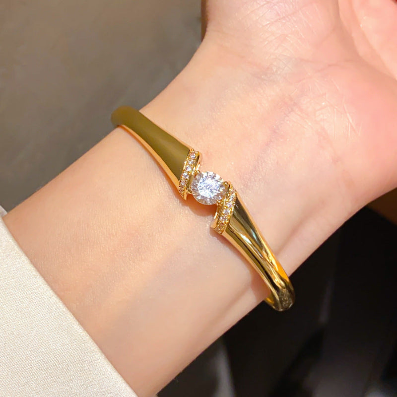 Sparkling Zircon Bangle (Closed-Loop)