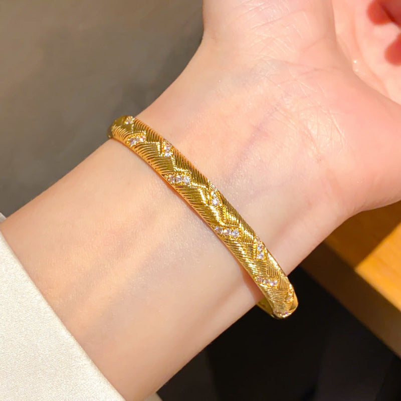 Sparkling Zircon Bangle (Closed-Loop)