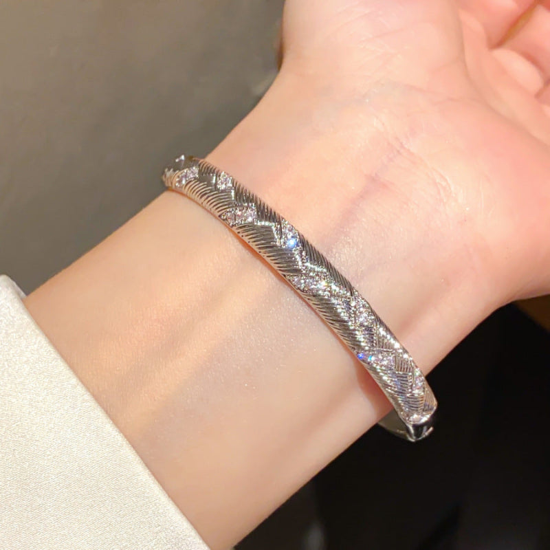 Sparkling Zircon Bangle (Closed-Loop)