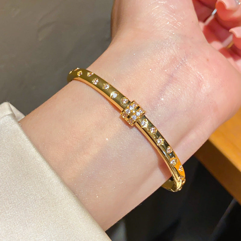 Sparkling Zircon Bangle (Closed-Loop)